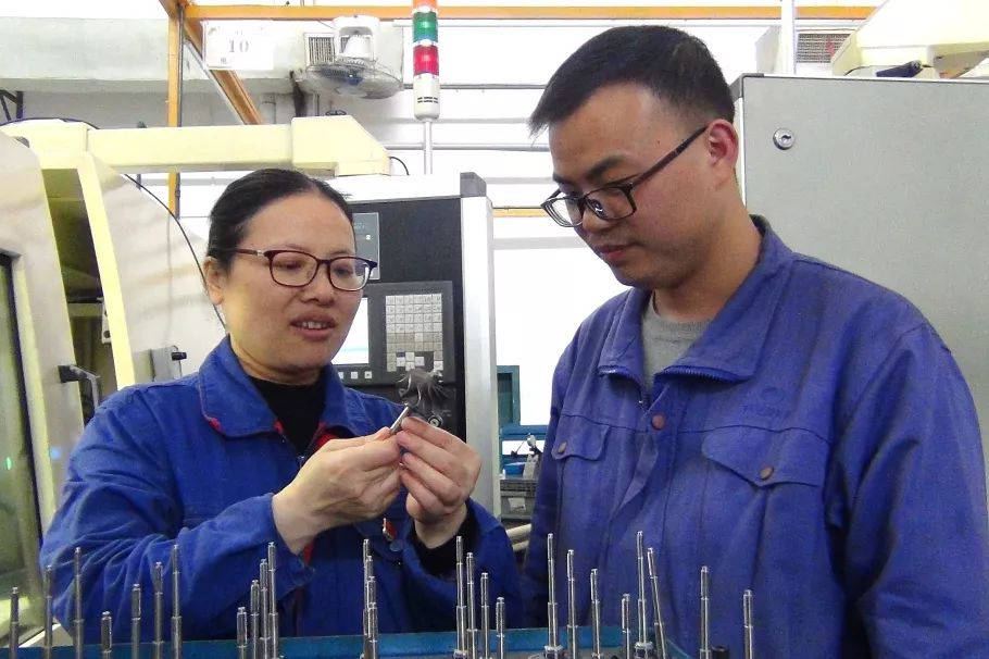 【最美(měi)兵(bīng)裝人(rén)<23>】湖(hú)南(nán)天雁侯燕蓉：“磨”出來(lái)的(de)“免檢”屬性