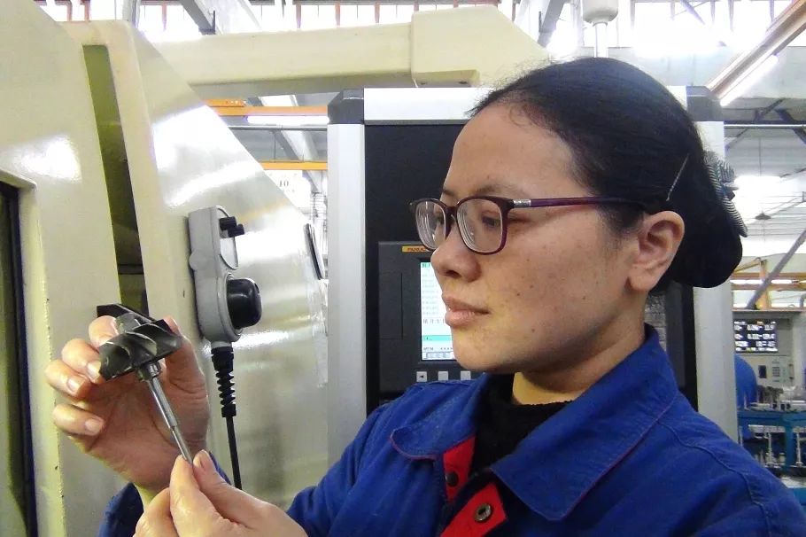 【最美(měi)兵(bīng)裝人(rén)<23>】湖(hú)南(nán)天雁侯燕蓉：“磨”出來(lái)的(de)“免檢”屬性