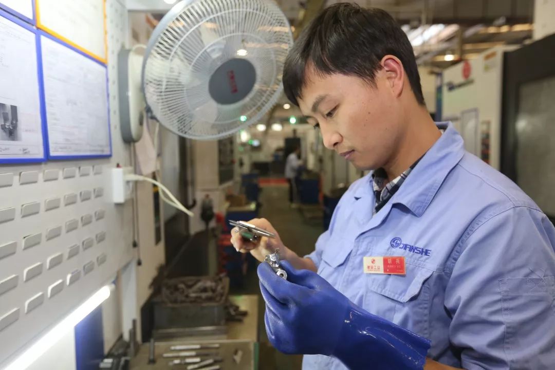 【打赢百日(rì)攻堅戰<14>】又(yòu)整合又(yòu)發展，看(kàn)建設工(gōng)業(yè)怎麽幹！