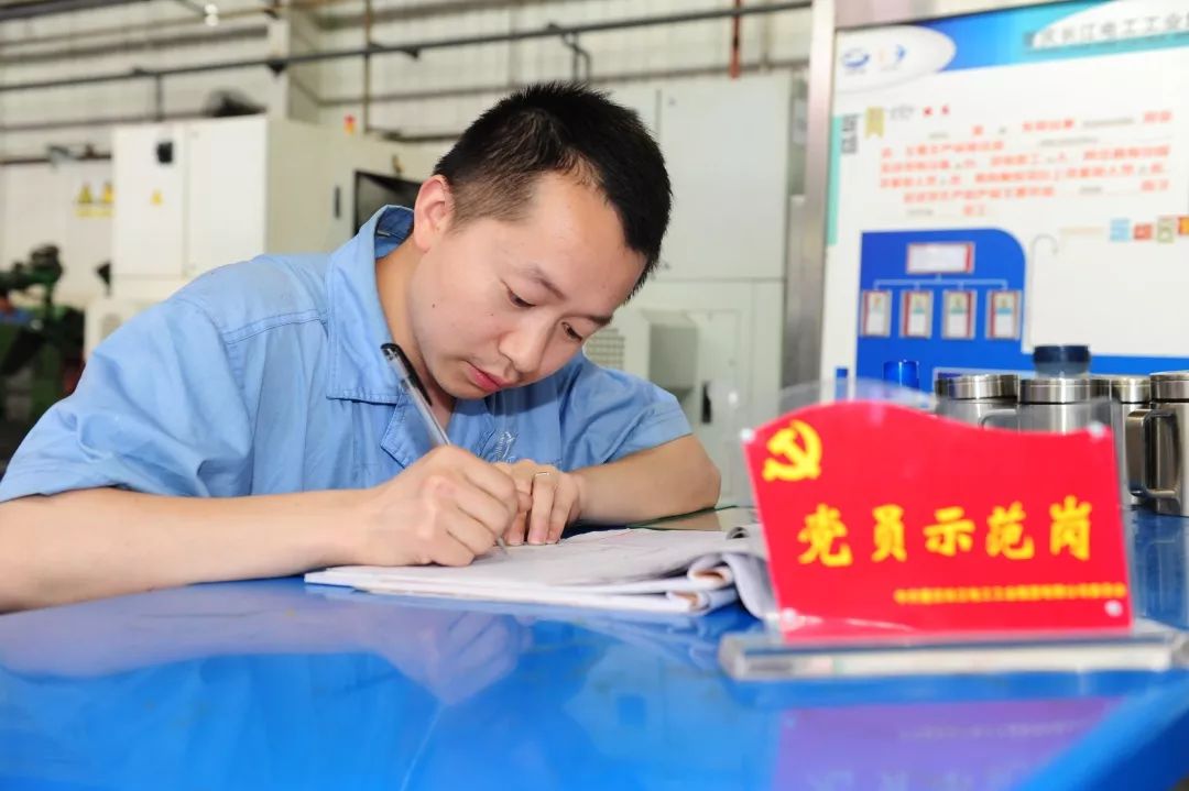 【打赢百日(rì)攻堅戰<17>】長(cháng)江電(diàn)工(gōng)：念好(hǎo)四字“真經”   确保精準中的(de)