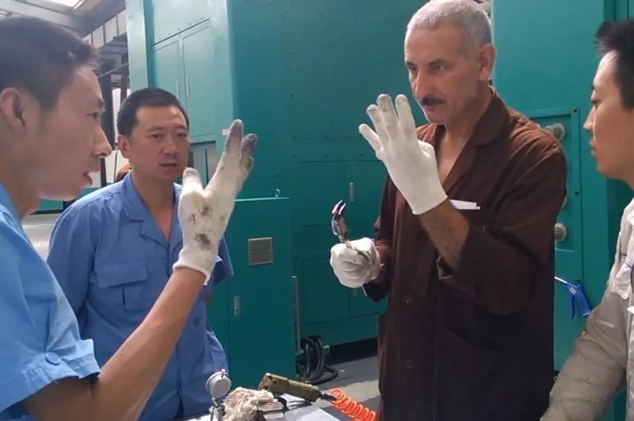 【建功“一(yī)帶一(yī)路(lù)”】長(cháng)江電(diàn)工(gōng)：一(yī)家(jiā)兩代人(rén)  “一(yī)帶一(yī)路(lù)”情