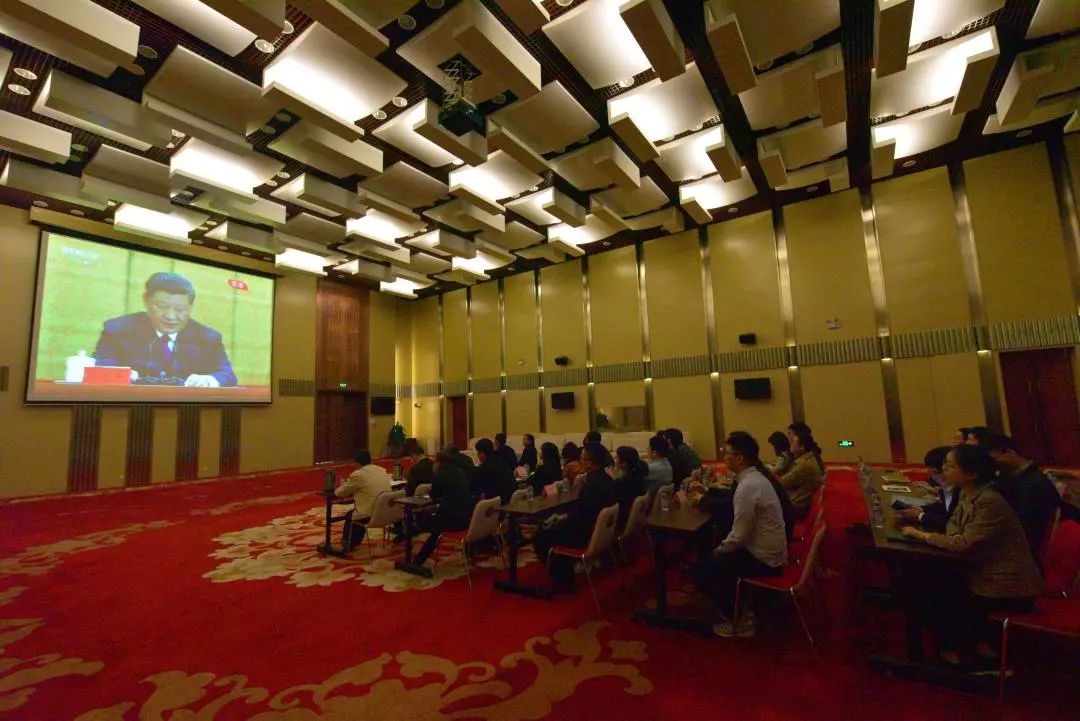 “兵(bīng)裝心青年(nián)”熱(rè)議(yì)習(xí)總書(shū)記對(duì)青年(nián)的(de)寄語