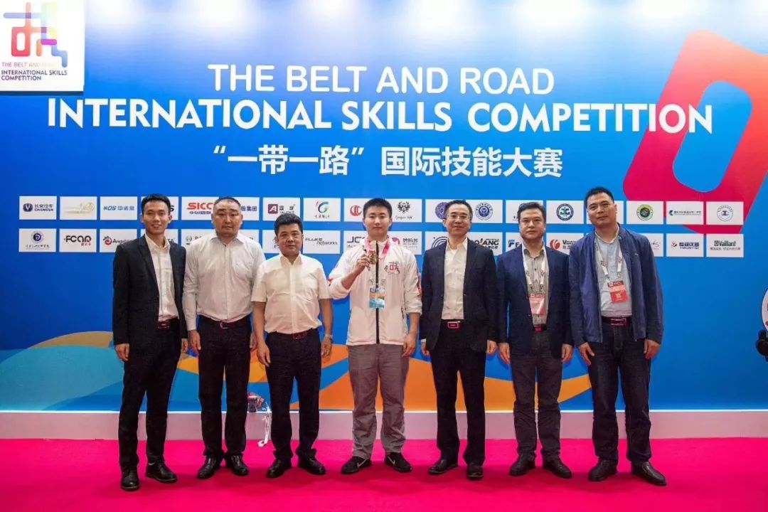 【建功“一(yī)帶一(yī)路(lù)”】奪冠！兵(bīng)裝工(gōng)匠(jiàng)閃耀“一(yī)帶一(yī)路(lù)”國(guó)際技(jì)能(néng)大(dà)賽！