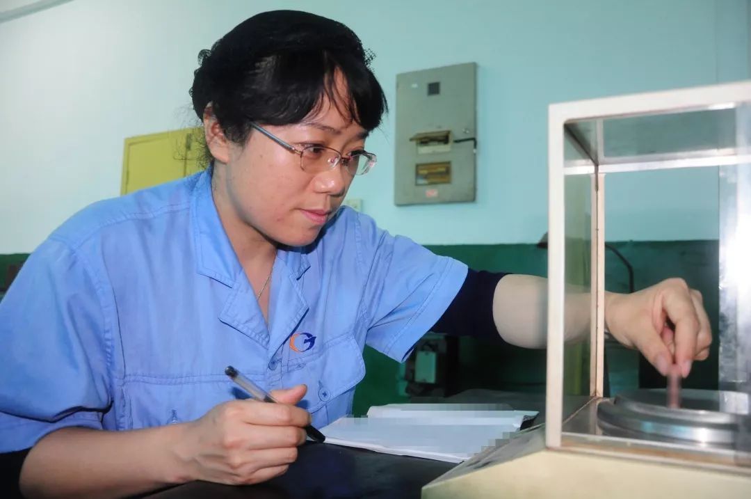 【最美(měi)兵(bīng)裝人(rén)<30>】長(cháng)江電(diàn)工(gōng)周克容:盛開(kāi)的(de)“科(kē)研玫瑰”