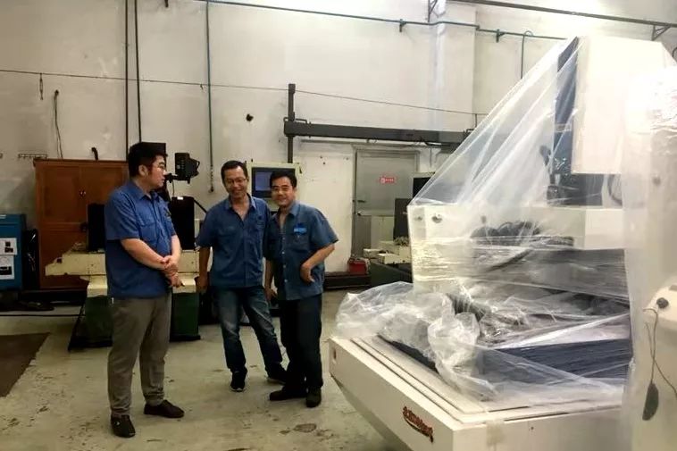 【不(bù)忘初心、牢記使命<38>】聚焦8個(gè)方面突出問(wèn)題 打響專項整治殲滅戰——兵(bīng)裝集團一(yī)體(tǐ)推進調查研究、檢視(shì)問(wèn)題、整改落實