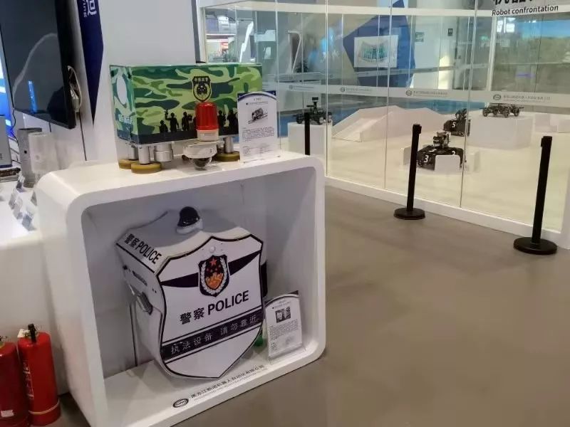 實力跨界,瞧瞧他(tā)們的(de)機(jī)器(qì)人(rén)家(jiā)族