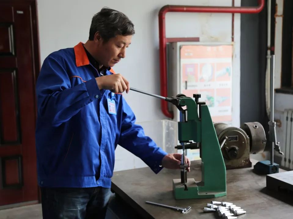 【最美(měi)兵(bīng)裝人(rén)<26>】“填空(kōng)題”滿分(fēn)！北(běi)方工(gōng)具李玉民(mín)填補了(le)多(duō)項國(guó)內(nèi)特品空(kōng)白(bái)