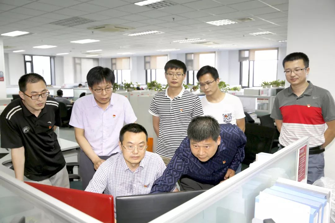 【最美(měi)兵(bīng)裝人(rén)<28>】二〇八所某新型步槍系統創新團隊：“槍”先一(yī)步天地(dì)寬